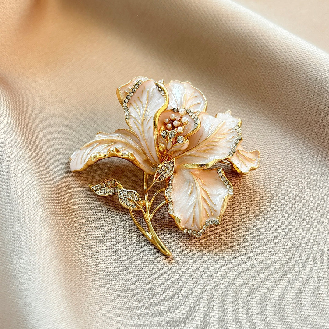 Elegant and Stylish Brooch Stornfield