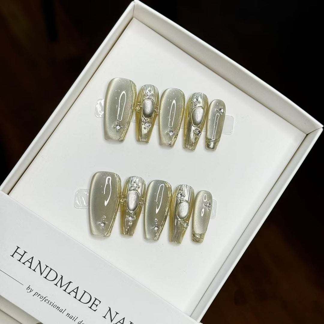 Handmade Artistic Press-On Nail Set with Elegant Pearl Accents