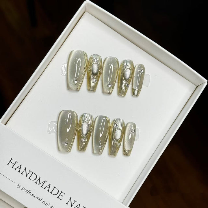 Handmade Artistic Press-On Nail Set with Elegant Pearl Accents