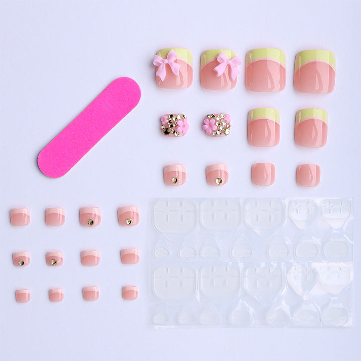 Artful toenails with elegant 3D decorations Stornfield