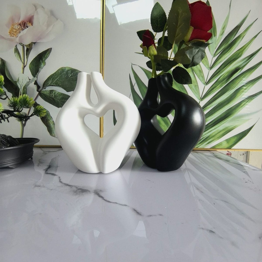Heart-Shaped Decorative Sculpture Stornfeild