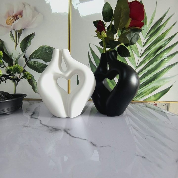 Heart-Shaped Decorative Sculpture Stornfeild