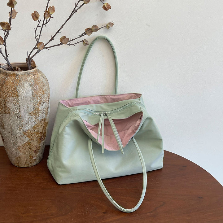 Elegant Handbag with Practical Interior Stornfield
