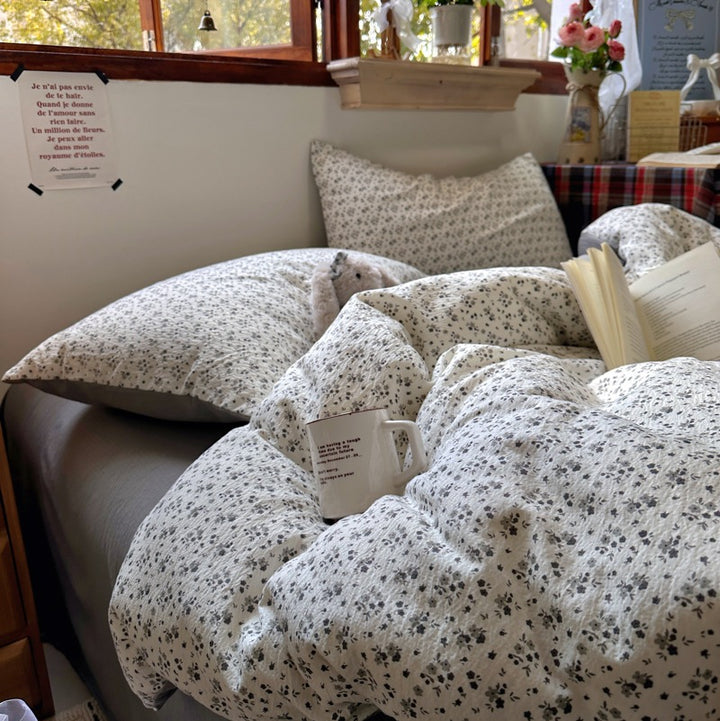 Floral Patterned Quilted Bedding Set
