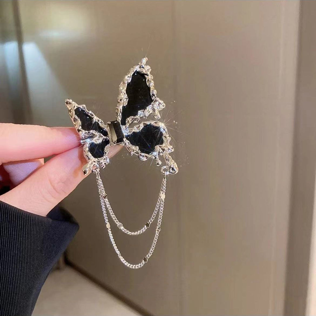 Elegant brooch with flower and chain motif Stornfield