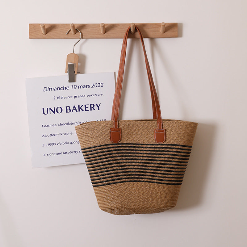 Elegant Bast Shoulder Bag with Striped Design Stornfield