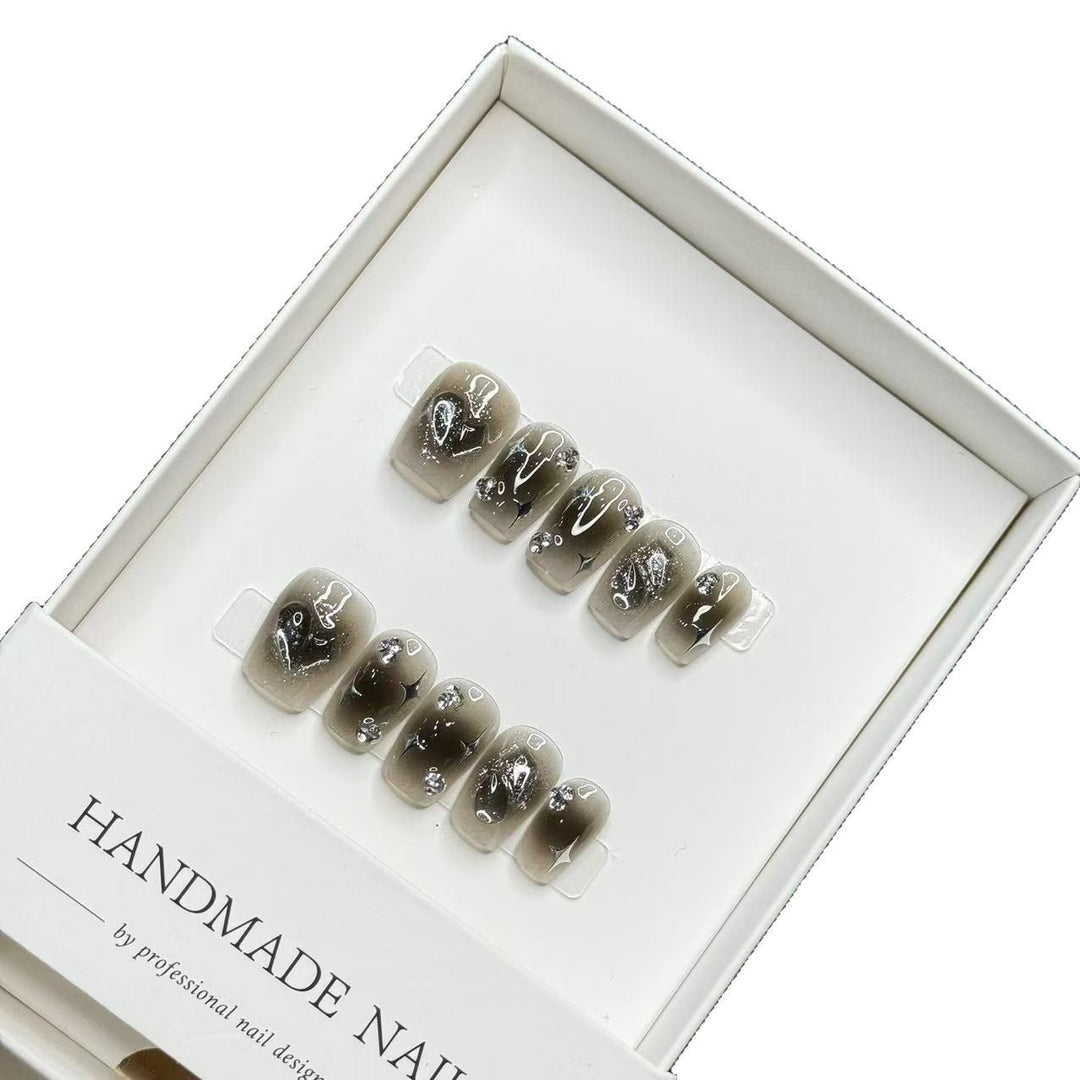 Handmade Press-On Nail Art Set with Elegant Metallic Accents