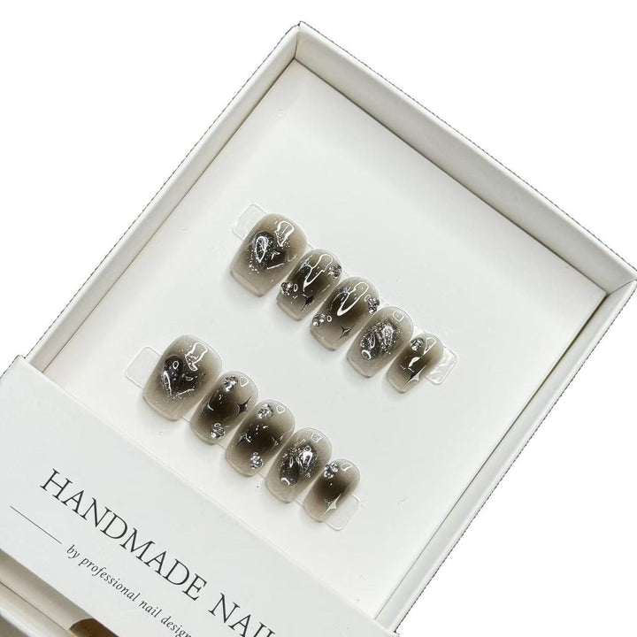 Handmade Press-On Nail Art Set with Elegant Metallic Accents