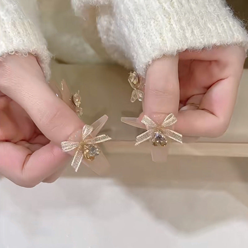 Artificial nail set with elegant 3D patterns and delicate accents Stornfield