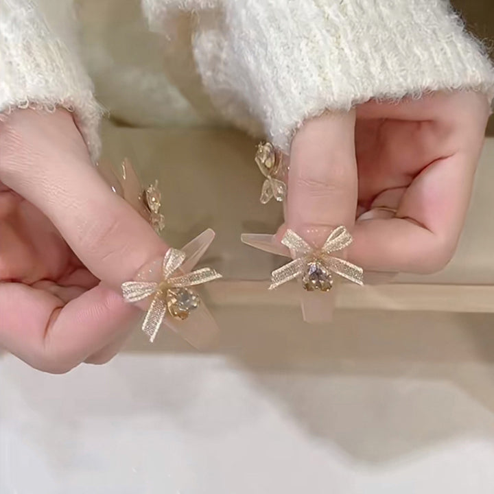 Artificial nail set with elegant 3D patterns and delicate accents Stornfield