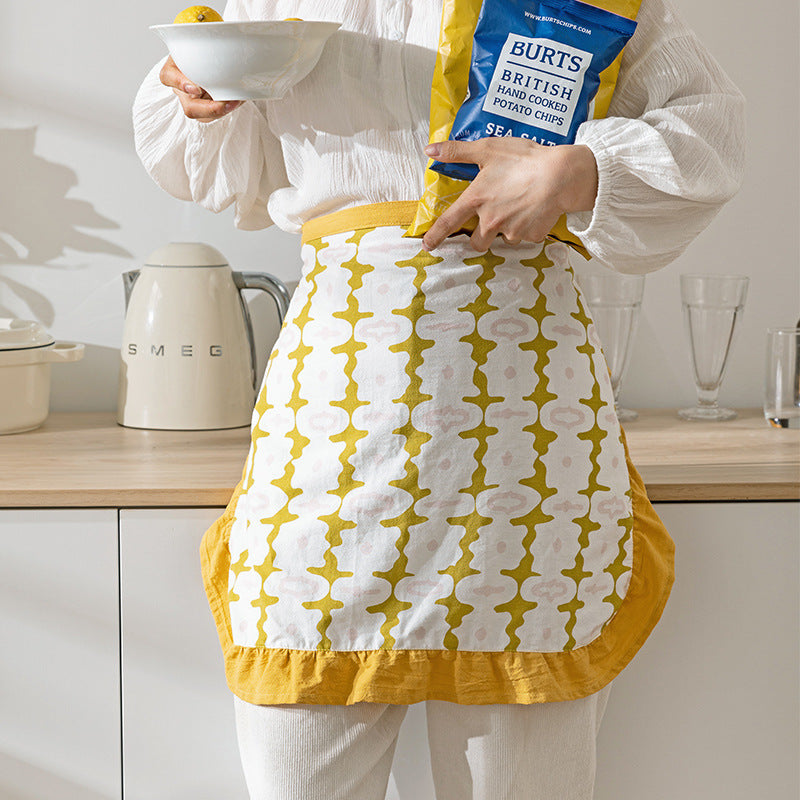 Short apron with ruffled waistband and woven vintage pattern