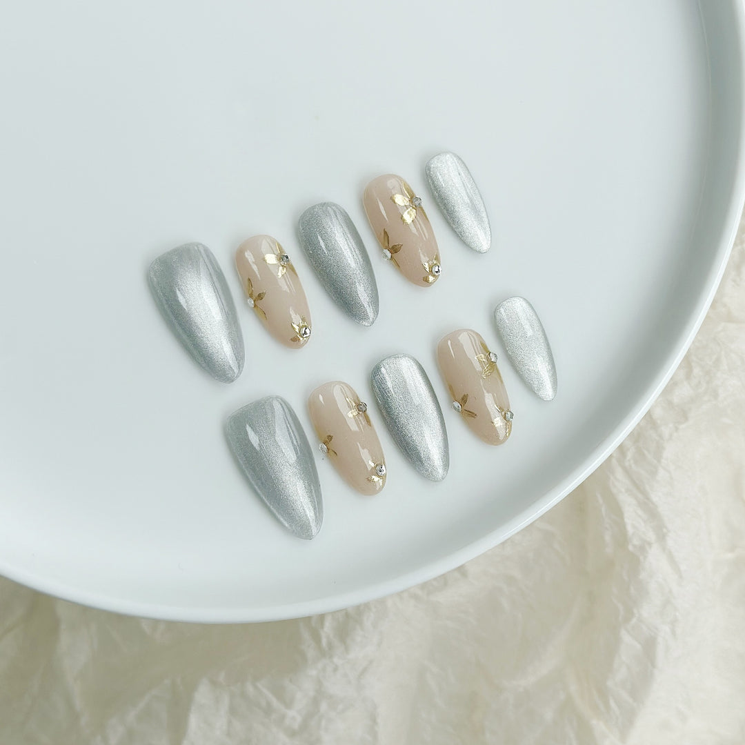 Decorative Press-On Nail Art Set with Floral Accents  1791773215