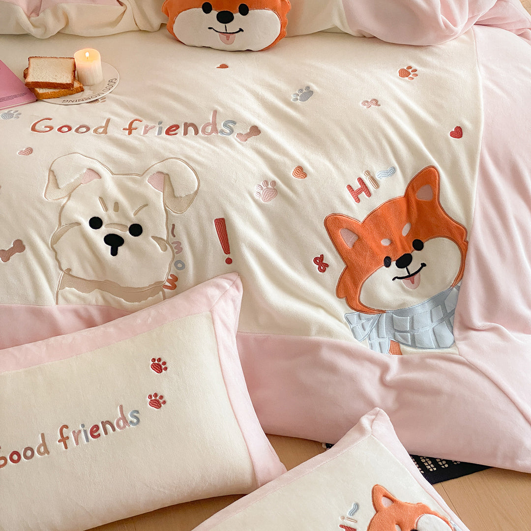 Children's bedding set with plush dog appliqués and microfiber throw