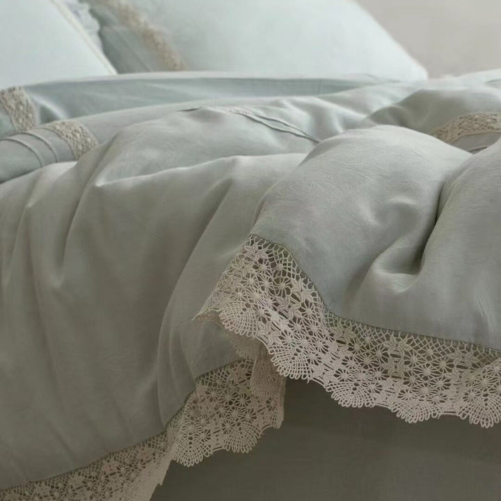 Bedding set in linen look with delicate crochet lace
