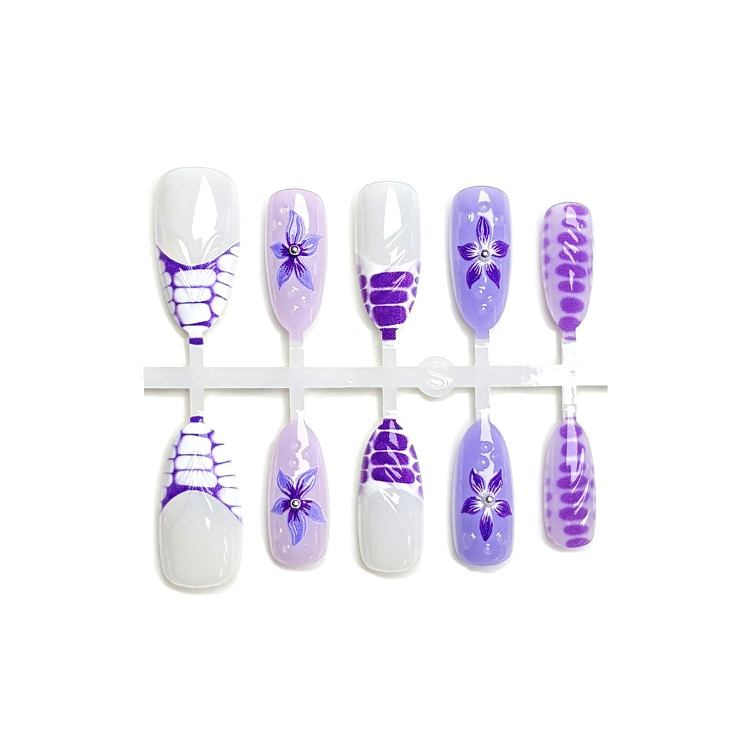 Artistic Floral-Designed Press-On Nail Set 1790745711