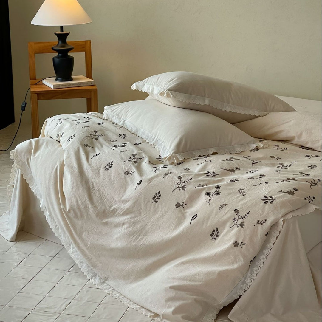 Cotton-linen bedding set with lace edge and subtle floral print