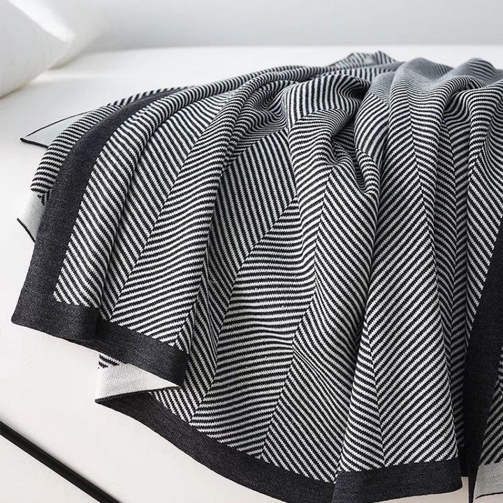 Cozy Lightweight Stornfield Blanket
