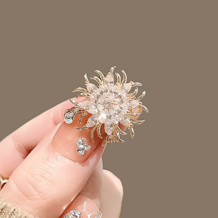 Elegant brooch with sparkling crystals Stornfield