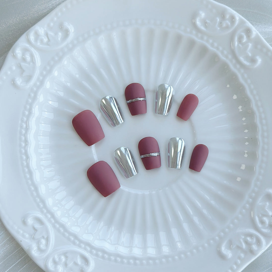 Decorative Press-On Nail Art Set with Metallic and Matte Finish