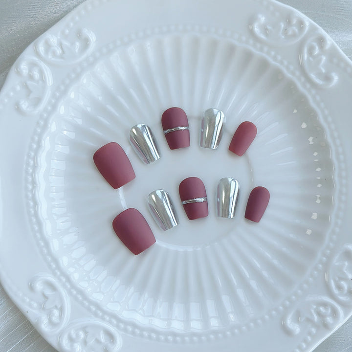 Decorative Press-On Nail Art Set with Metallic and Matte Finish