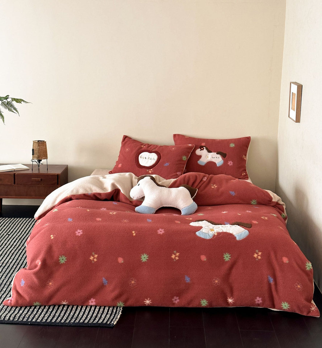Microfiber fleece bedding set with appliqués and quilted back Stornfield