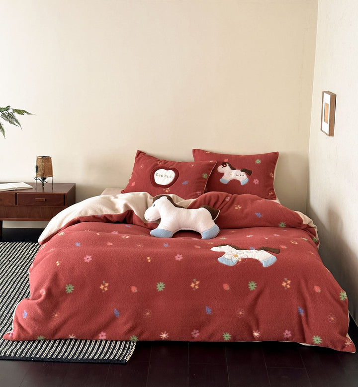 Microfiber fleece bedding set with appliqués and quilted back Stornfield