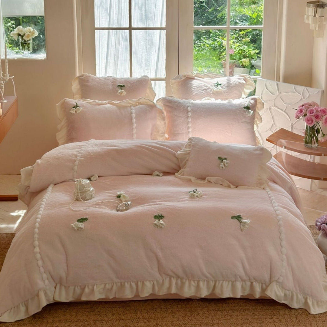 Bedding set made of linen-cotton blend with ruffles and 3D rose appliqué