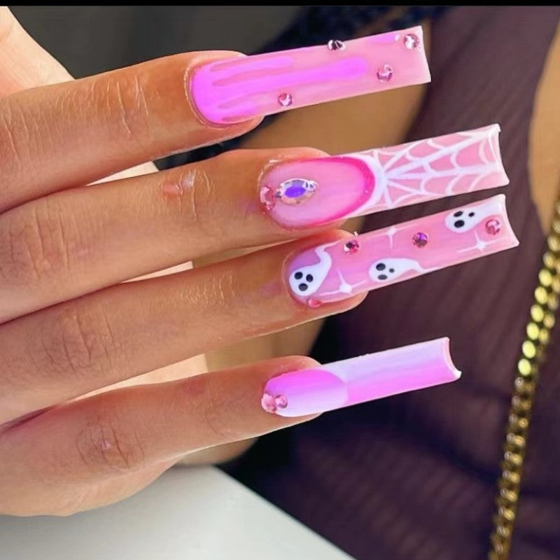 Artificial nails in a modern and elegant design Stornfield