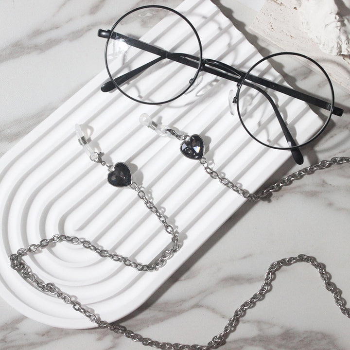 Fashionable glasses holder chain with heart pendants Stornfield