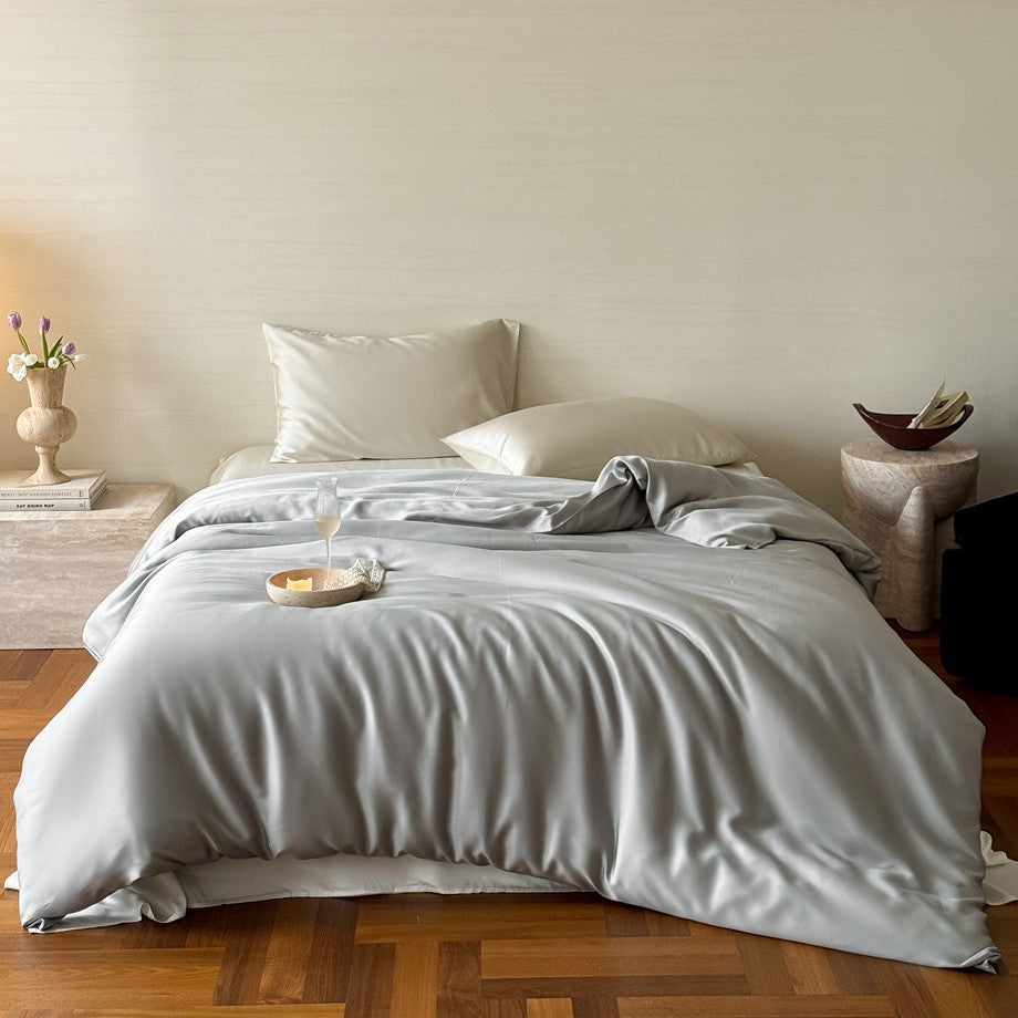 Luxurious satin bedding set with a silky-smooth surface, reversible function and hotel closure