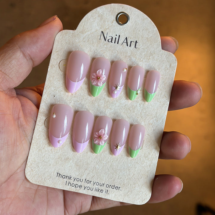Elegant Floral Accented Press-On Nail Set Stornfield