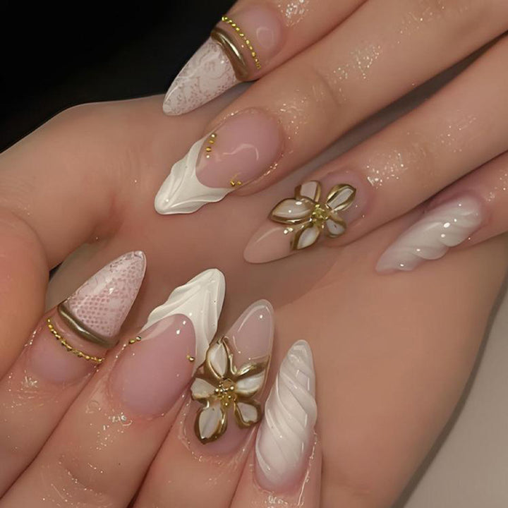 Artificial nail set with elegant flower and glitter details Stornfield