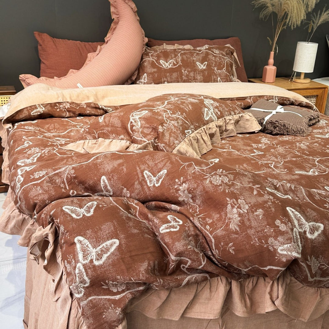 Bedding set with butterfly motif and ruffle edge in linen look
