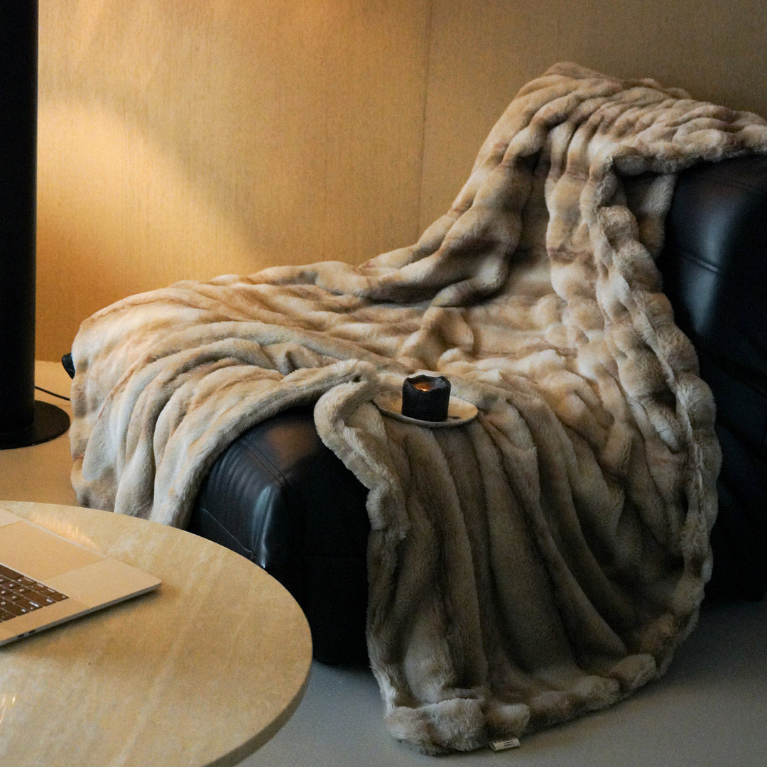 Cuddle faux fur throw blanket extra soft, quilted and insulating