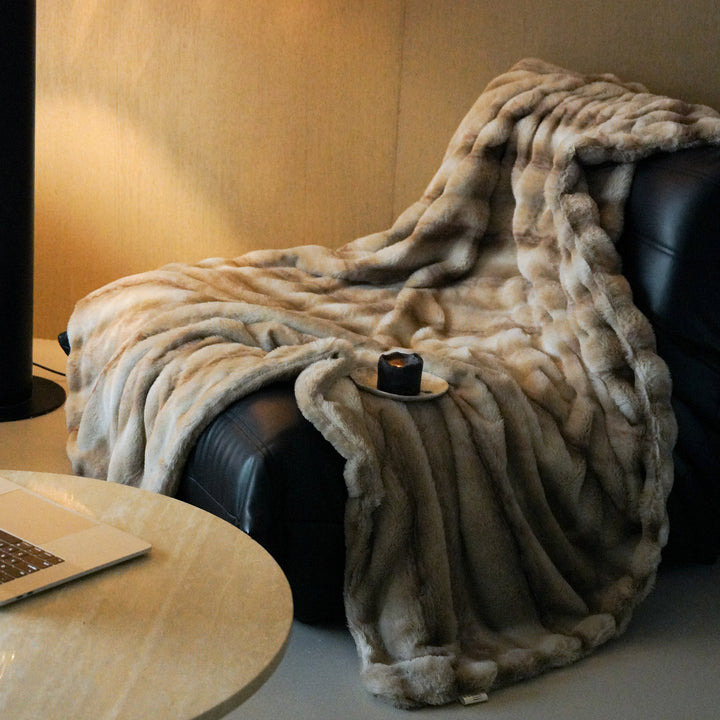 Cuddle faux fur throw blanket extra soft, quilted and insulating