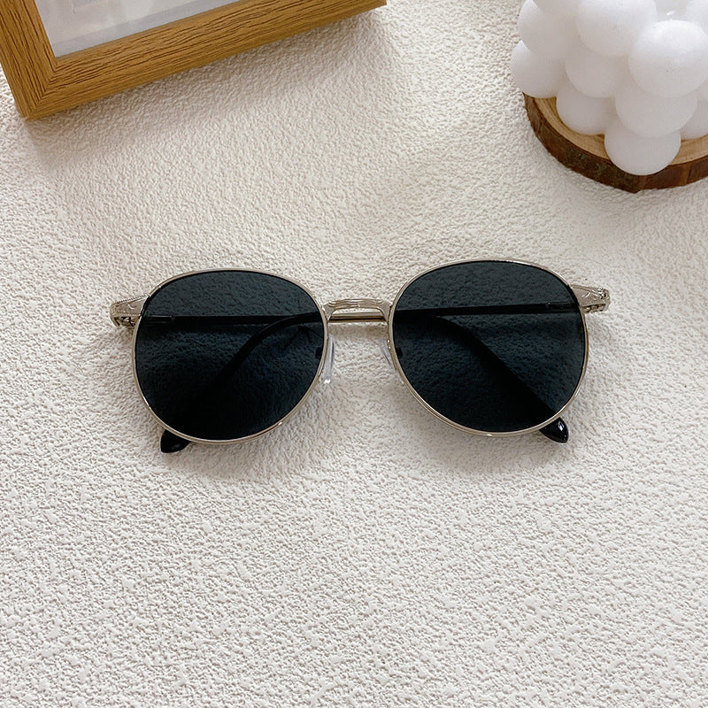 Fashionable sunglasses with round frame and intricate design Stornfield