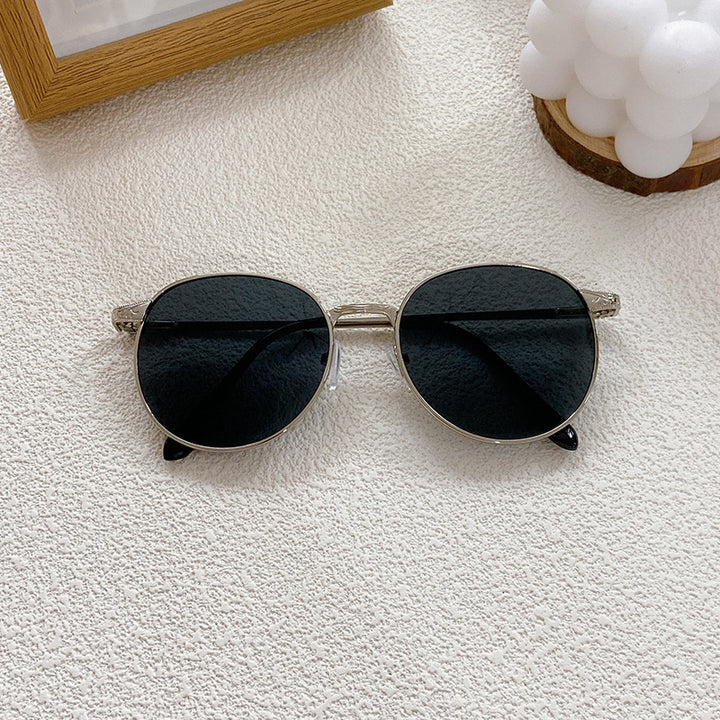 Fashionable sunglasses with round frame and intricate design Stornfield