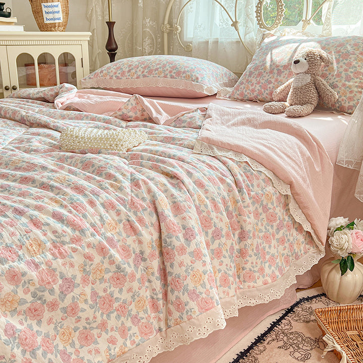 Floral Patterned Quilt Set