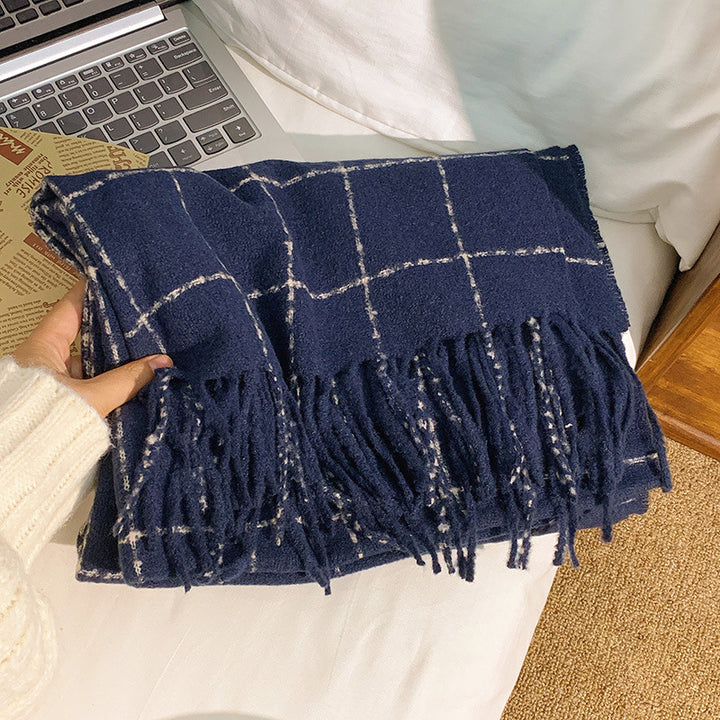 Cozy and Stylish Blanket with Fringes Stornfield