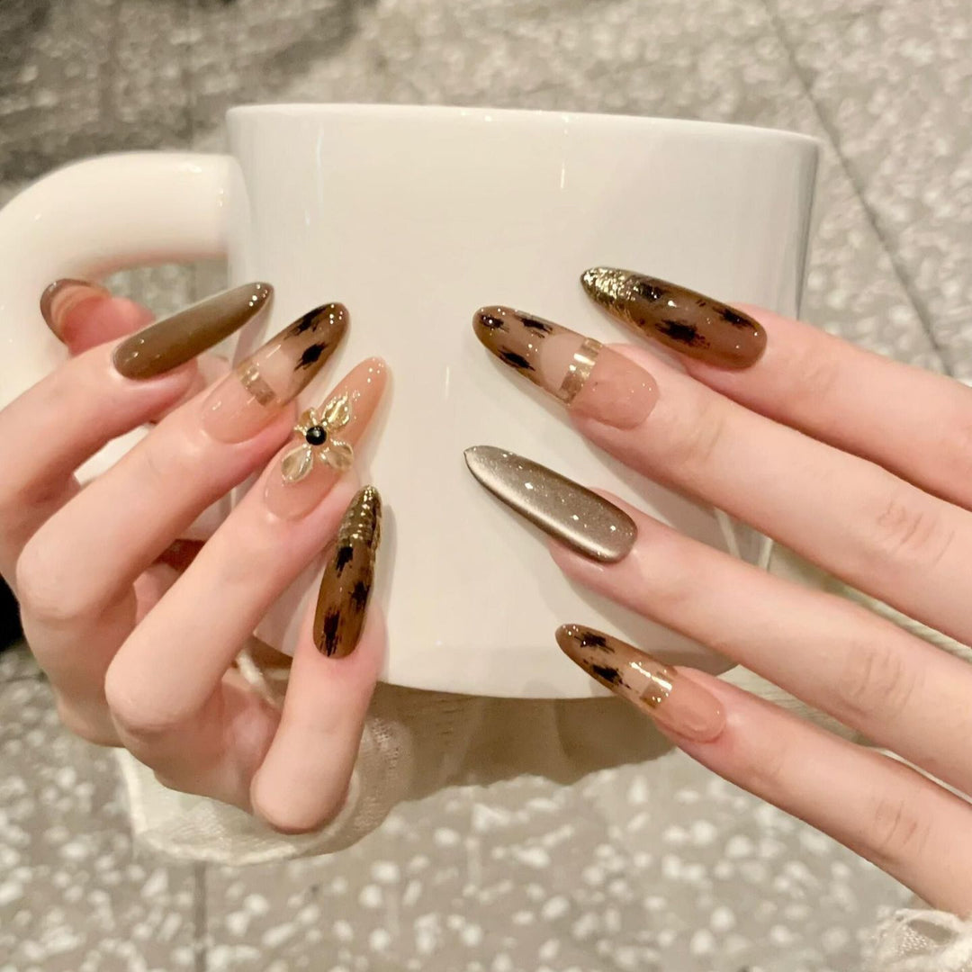 Artificial nails with elegant gold embellishments Stornfield