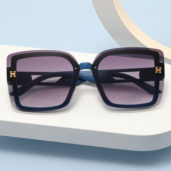 Women modern square sunglasses with elegant design Stornfield