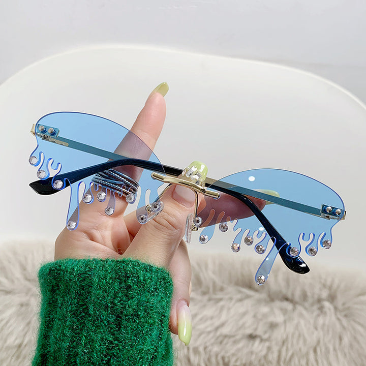 Ladies striking sunglasses in fluid design Stornfield