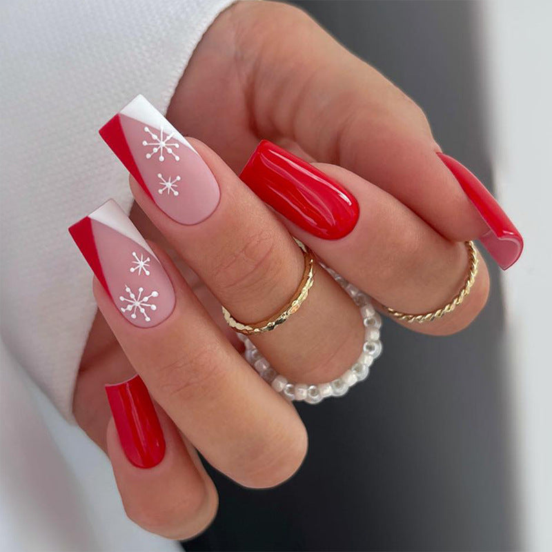 Artistic nail design in a wintry style Stornfield