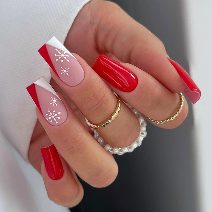 Artistic nail design in a wintry style Stornfield