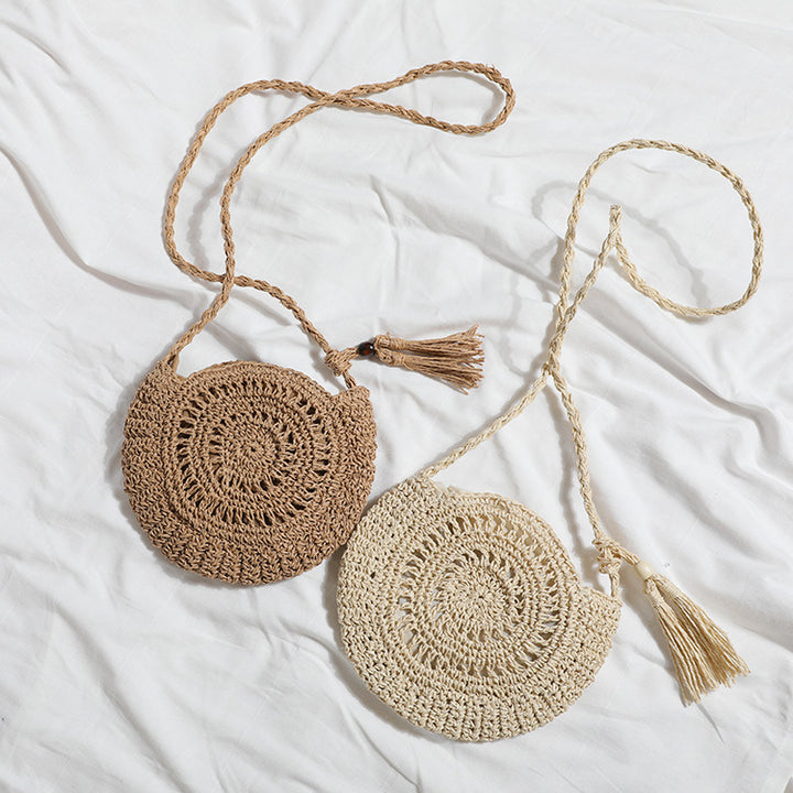 Round bag made of natural jute material with trendy fringe detail Stornfield