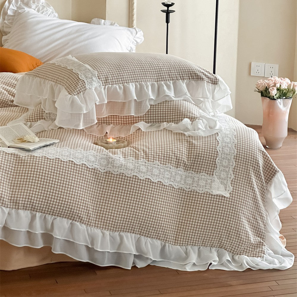 Bedding set with Vichy check, lace trim, and double-layer ruffle