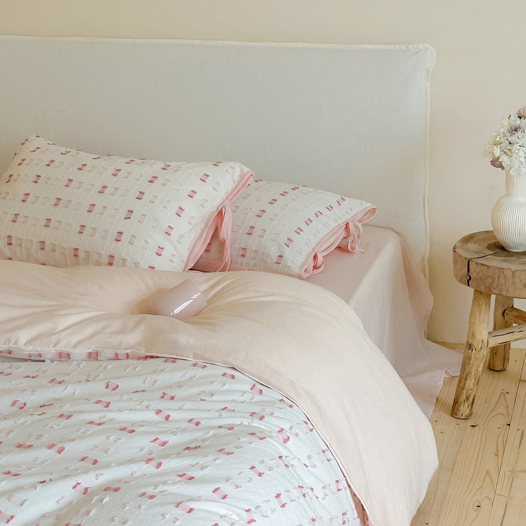 Dezent checked bedding set made of soft cotton percale with a light quilted texture