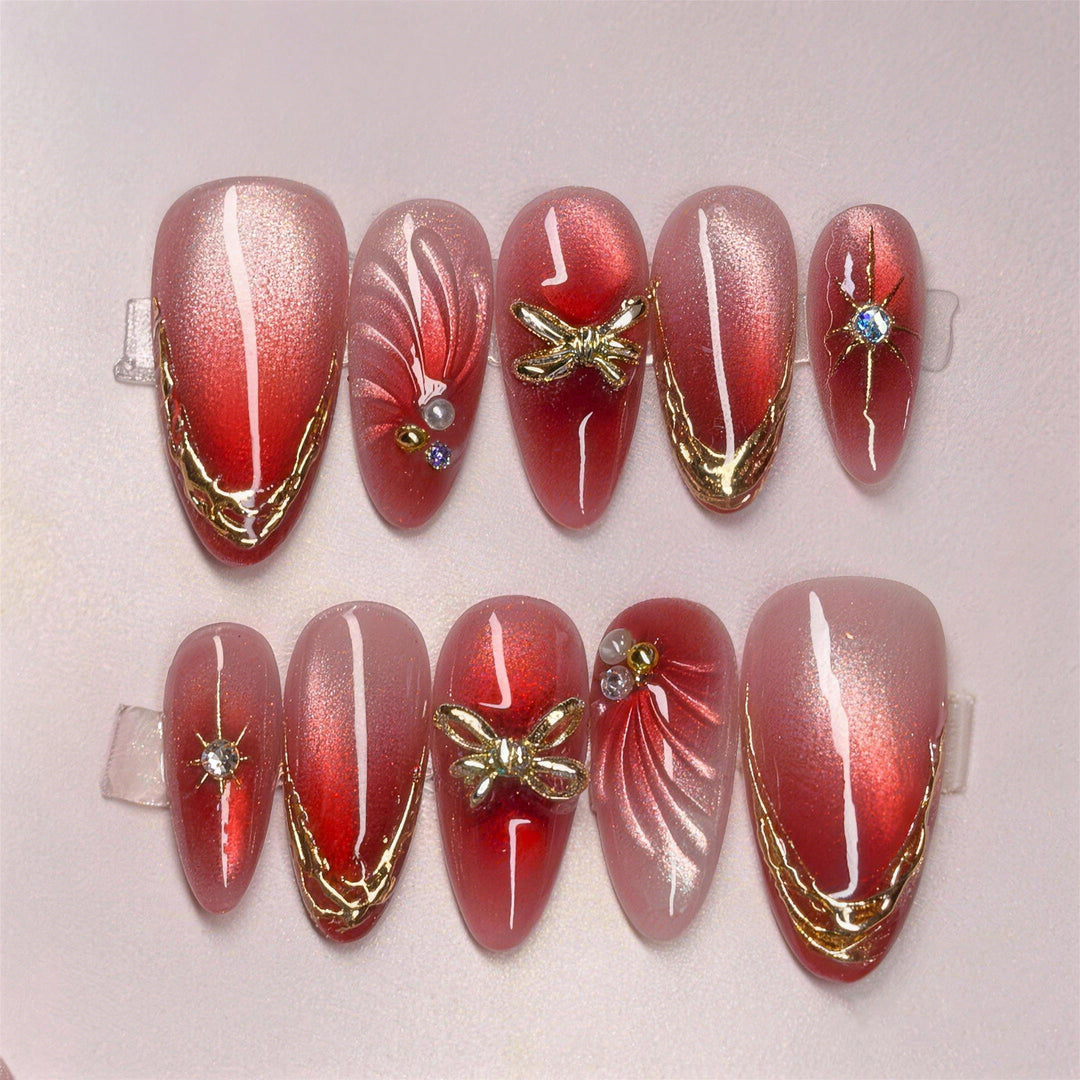 Artistic Press-On Nails with Elegant Gold Accents Stornfield