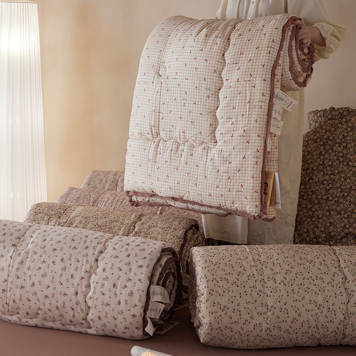 Lightweight Breathable Quilted Cotton Floral Comforter & Pillow Sham Set