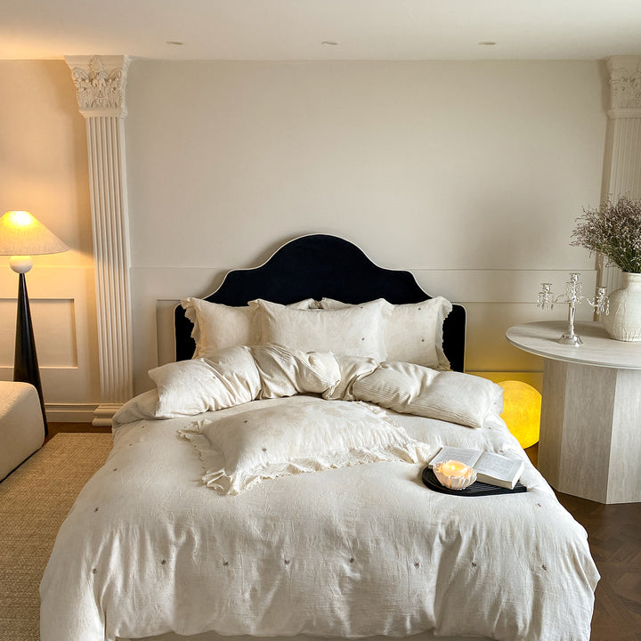Linen bedding set with fine embroidery and vintage look